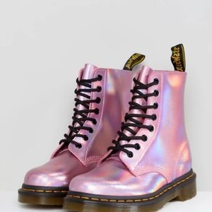 Dr. Martens Halographic Malow Pink